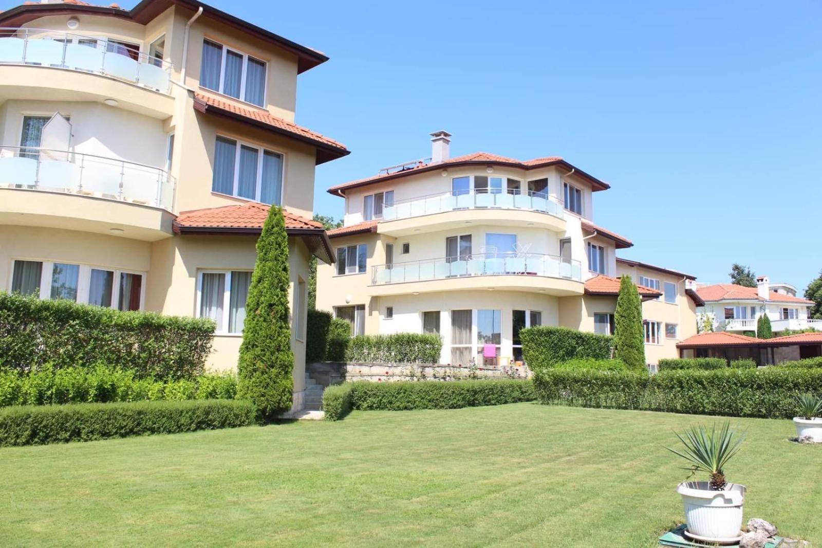 Complex Pika Hotel Golden Sands Ngoại thất bức ảnh