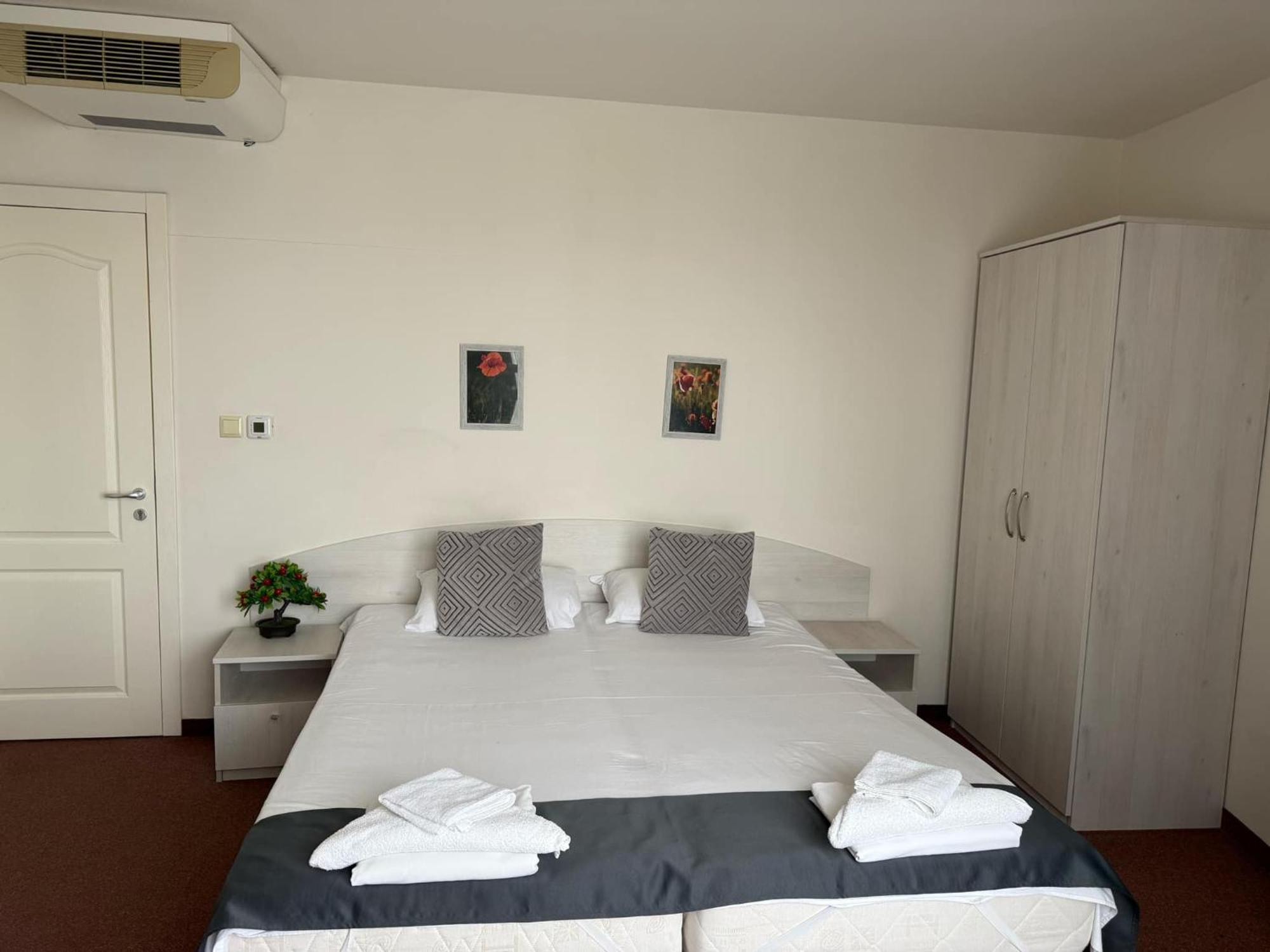 Complex Pika Hotel Golden Sands Ngoại thất bức ảnh